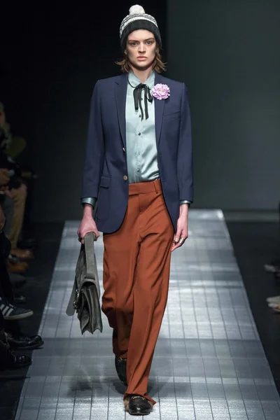 Look 8